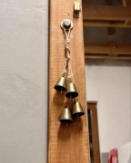 Dzwonki dekoracyjne na jutowym sznurku