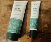 Zestw THE BODY SHOP Tea Tree Skin Clearing Hydrator oraz Foaming Mousse