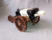 Kultowy stojak na butelki , armatka.