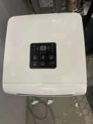 Klimatyzator przenosny Rotenso z pilotem