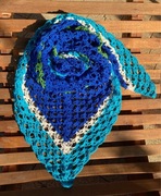 Ażurowa chusta szydełkowa w morskich kolorach