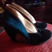 FLY LONDON Trójkolorowe botki na koturnie 37