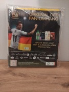 Sportowa flaga niemiec zakladana na rece.