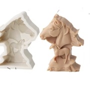 KOŃ z ŹREBAKIEM forma silikonowa 13.5*11*5 do odlewów Świec Gipsu Żywic 