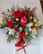 Stroik świąteczny bożonarodzeniowy na stół czerwone róże  33 cm świeca 