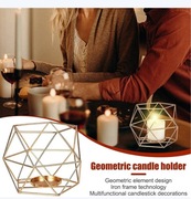 Złote metalowe świeczniki