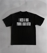 I Need A Hug From A Bad Bitch Koszulka z Napisem Nowa Unisex M