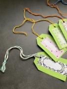 Etykiety ręcznie robione, bileciki prezentowe