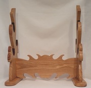 Dębowy stojak na 3 sztuki broni białej