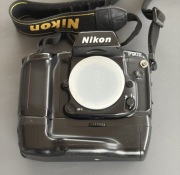 Nikon F90X z oryginalnym gripem MB 10 – stan bardzo dobry, w pełni  sprawny