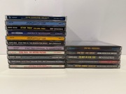 16 płyt kompaktowych kaset z muzyką z serialu, filmów, Star Trek