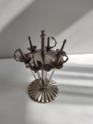 Szpikulce do zakąsek w kształcie mieczy komplet 