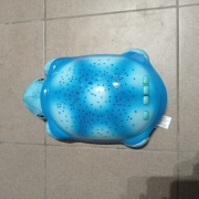 Cloud b Lampka Nocna Projektor Niebieski – Magiczna Atmosfera na Dobranoc