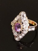 Biżuteria. Złoty pierścionek z diamentami 