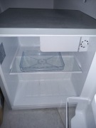 Mała Lodówka SMITH&BROWN SFMF-111-SE3 50.3cm Srebrna