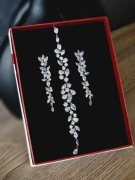 Zestaw biżuterii ślubnej w srebrnym kolorze, kolczyki, bransoletka 