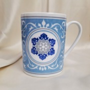 Kubek z niebieskim ornamentem vintage PRL Karolina