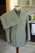 Leciutki zielony dwurzędowy garnitur Club of Gents r50, 100% len, lniany