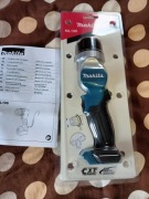 Latarka Makita ml106