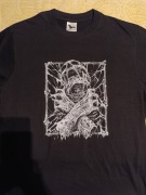 czacha ze skrzyżowanymi rękami