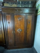 Stara drewniana szafa 