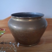 Mosiężna osłonka do kwiatka 