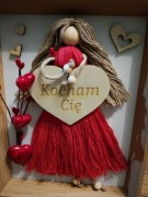 Aniołek walentynkowy z makramy 