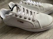 Trampki Guess zadbane