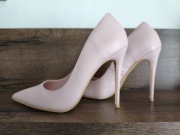 Piękne pudrowo różowe szpilki z DeeZee. Jak nowe