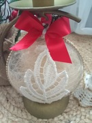 BOMBKA NIETŁUKĄCA RĘKODZIEŁO DIY handmade szydełko biała złoto + gratis