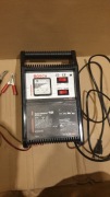 BOSCH prostownik akumulatorów 6V 12V 8A Battmax 12 -nie ruski nie ZSRR