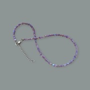 Naszyjnik z lawendowych ognistych Opali -subtelna moc i blask