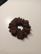 Muślinowa gumka scrunchie brązowa 