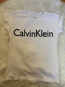 Biała podkoszulka damska rozmiar M z napisem Calvin