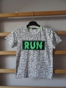 T-shirt  __biało czarny z napisem RUN _ r. 122-128