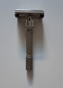 Maszynki do golenia na żyletki- Gillette Slim Adjustable J2 (1964) USA