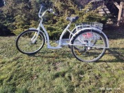 Trójkołowy rower dla dorosłych, 6-biegowy, z koszykiem, 26 cali, biały