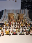 Kolekcja 61 gipsowych figurek egipskich + katalogi.