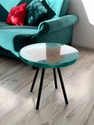 Stolik kawowy z żywicy i drewna