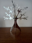 Metalowe drzewko na biżuterię 