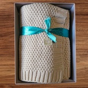 Kocyk dzianinowy ręcznie robiony prezent box prezentowy 