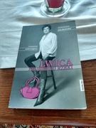 Lwica na brzegu rzeki