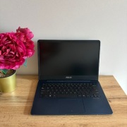 Asus zenbook i7-8550u 16GB RAM  512gb Win10 Pro