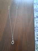 Śliczny srebrny łańcuszek z przywieszką