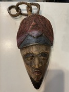 Rzeźbiona afrykańska maska