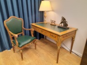 Stylowe biurko kute mosiądz i skóra z fotelem 