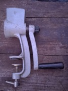 nowy , ręczny młynek do maku lub pieprzu prl