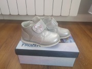 Wiosenne  srebrne buty dla dziewczynki rozm 25