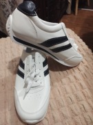 Buty sportowe biale w czarne pasy,oddychajace, plaskie .nowe 40