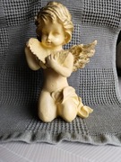 figurka aniołka z muszelką - 16,5 cm